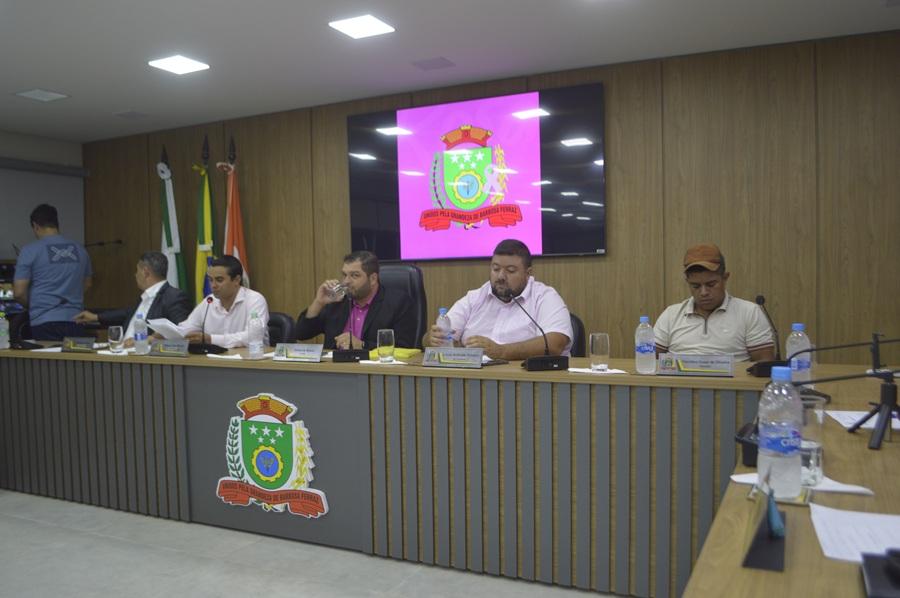 Câmara de Barbosa Ferraz realiza sessão com projetos importantes e apresentação de ofícios