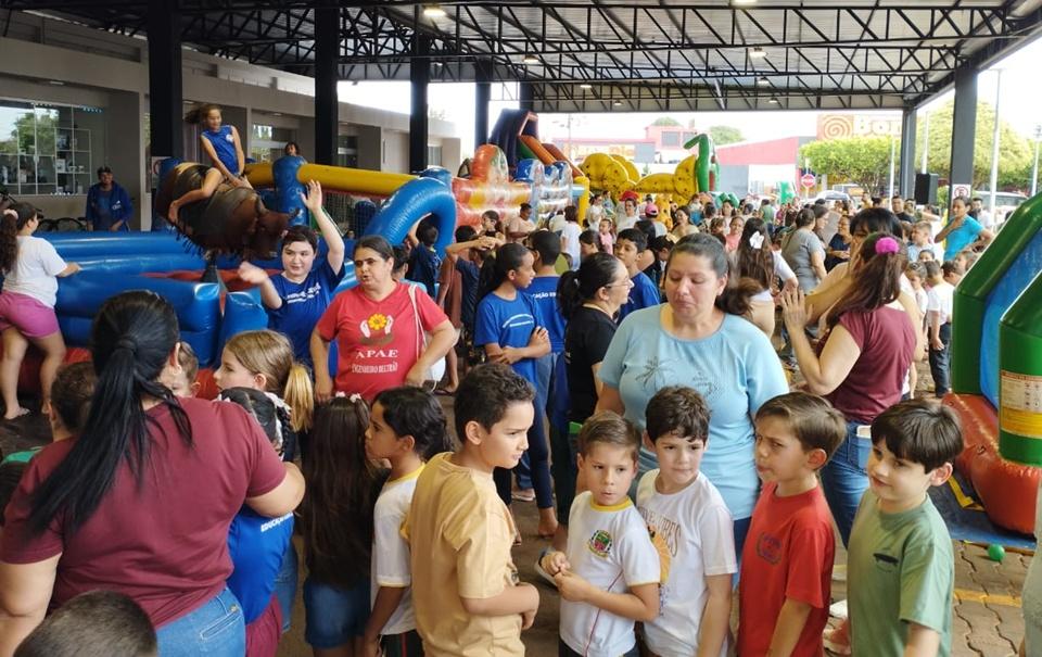Engenheiro Beltrão comemorou Dia da Criança com grande festa para 1.300 pessoas