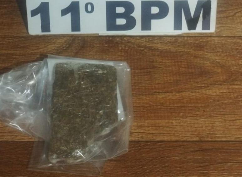 ENGENHEIRO BELTRÃO: homem é flagrado com maconha durante patrulhamento no centro
