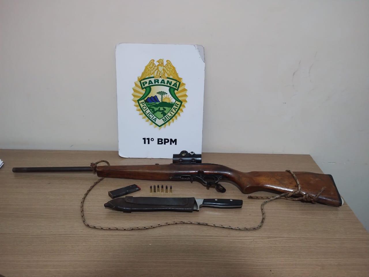 Homem é preso com carabina e faca durante patrulhamento rural em Campo Mourão