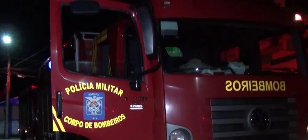 Incêndio destrói barracão e mata cerca de 65 mil pintainhos em Campo Mourão