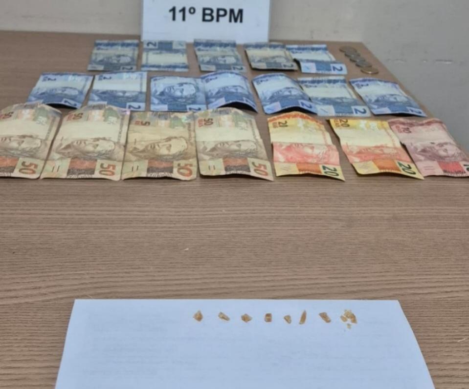 PM apreende porções de crack e detém suspeito no Jardim Copacabana II, em Campo Mourão