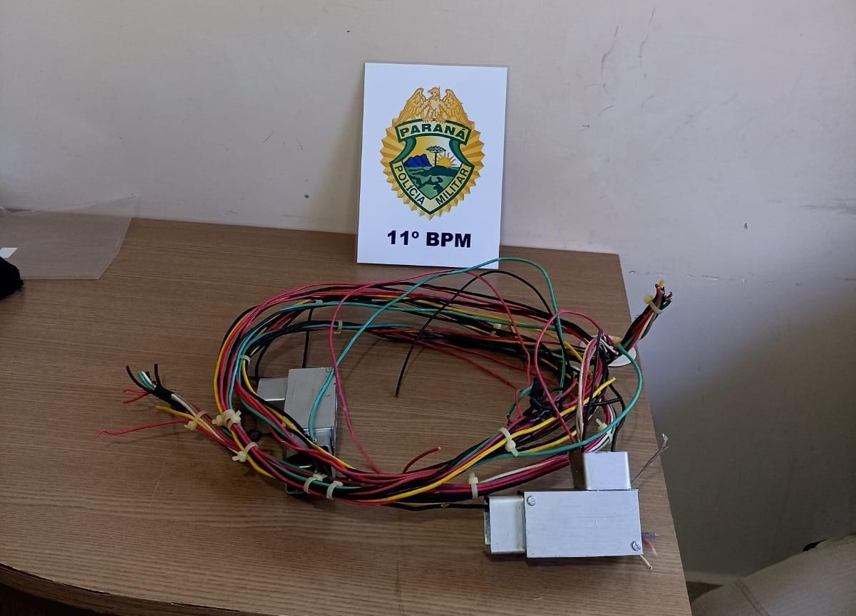 Polícia Militar de Campo Mourão flagra furto de fios em imóvel da Oi no Jardim Ana Elisa