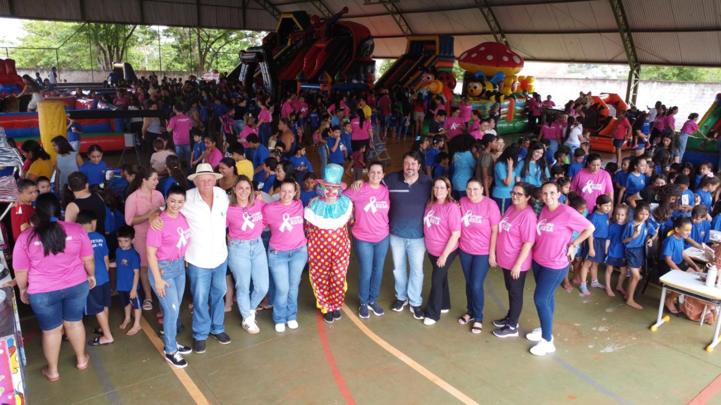 Prefeitura de Fênix promoveu festa para centenas de crianças do município