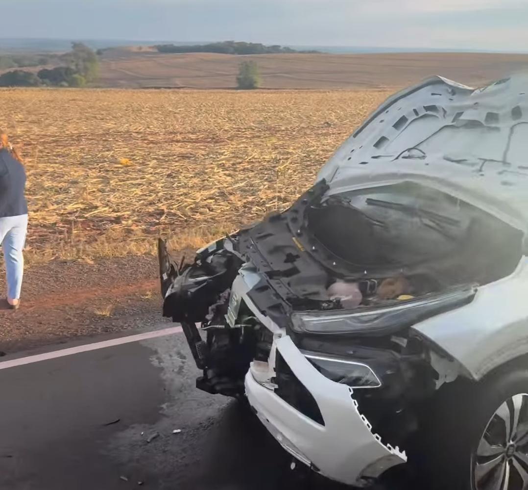 SÃO JOÃO DO IVAÍ: Roda de caminhão se solta e atinge Fiat Toro na PR-082; ninguém se feriu