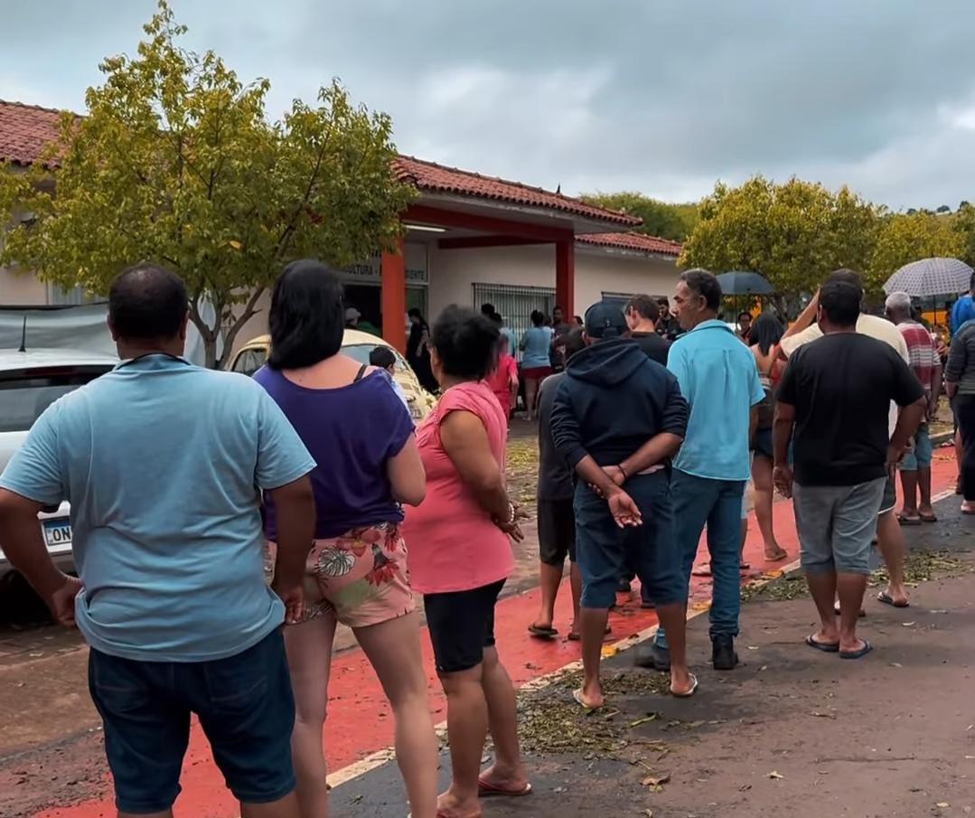 Barbosa Ferraz decreta situação de emergência após temporal e monta centro de apoio; serviços públicos são interrompidos e hospital municipal atende apenas casos de emergência