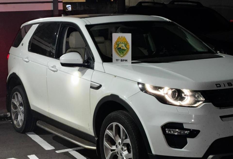 CAMPO MOURÃO: Carro com dívida de R$ 85 mil é apreendido pela PM no centro da cidade; criança de 4 anos era transportada no banco da frente
