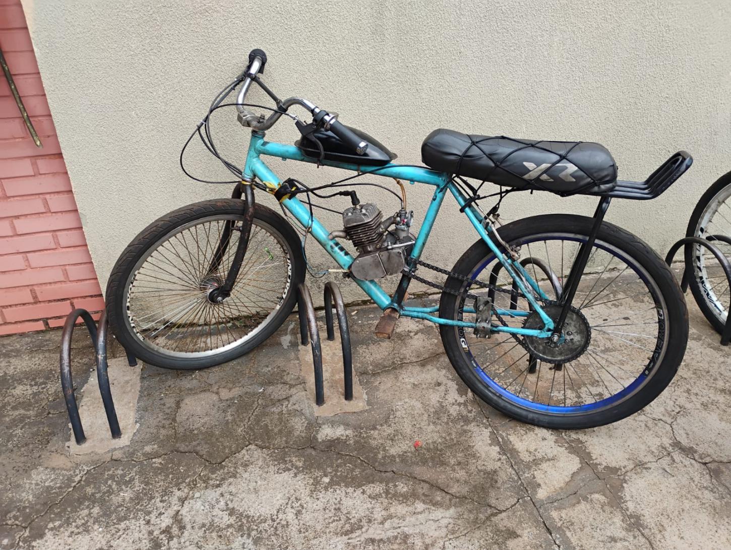 CAMPO MOURÃO: PM apreende bicicletas motorizadas e encaminha adolescentes de 14 e 15 anos para a Delegacia de Polícia