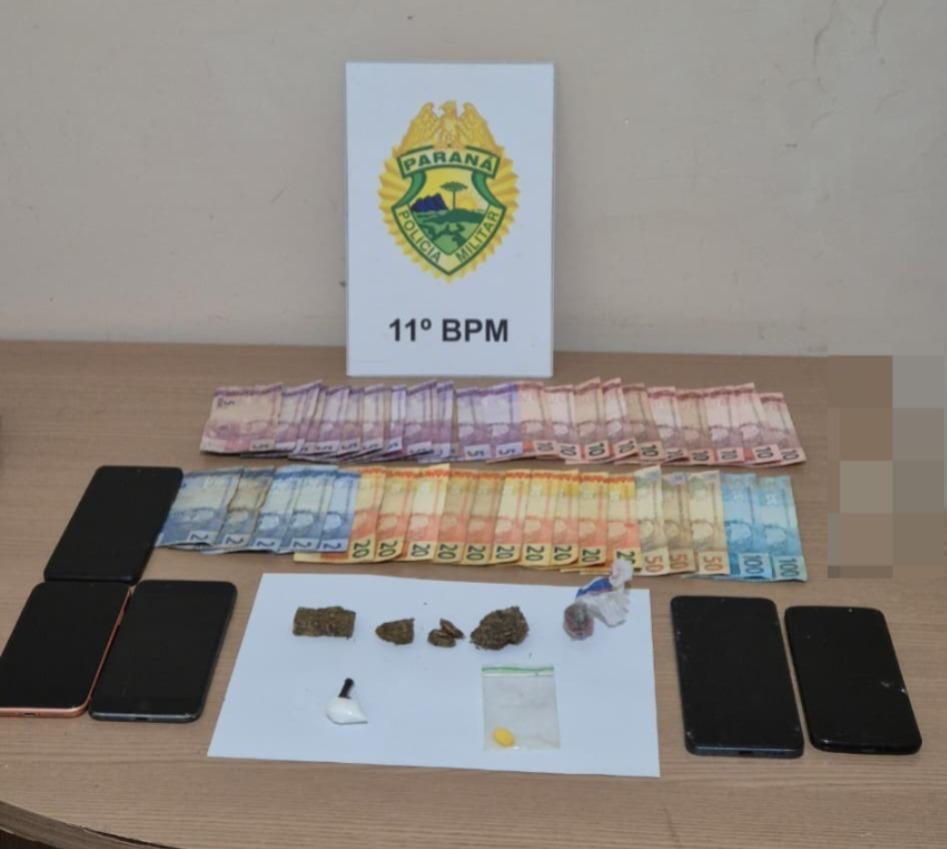 PM prende duas mulheres e apreende drogas, dinheiro e celulares no Jardim Aeroporto, em Campo Mourão
