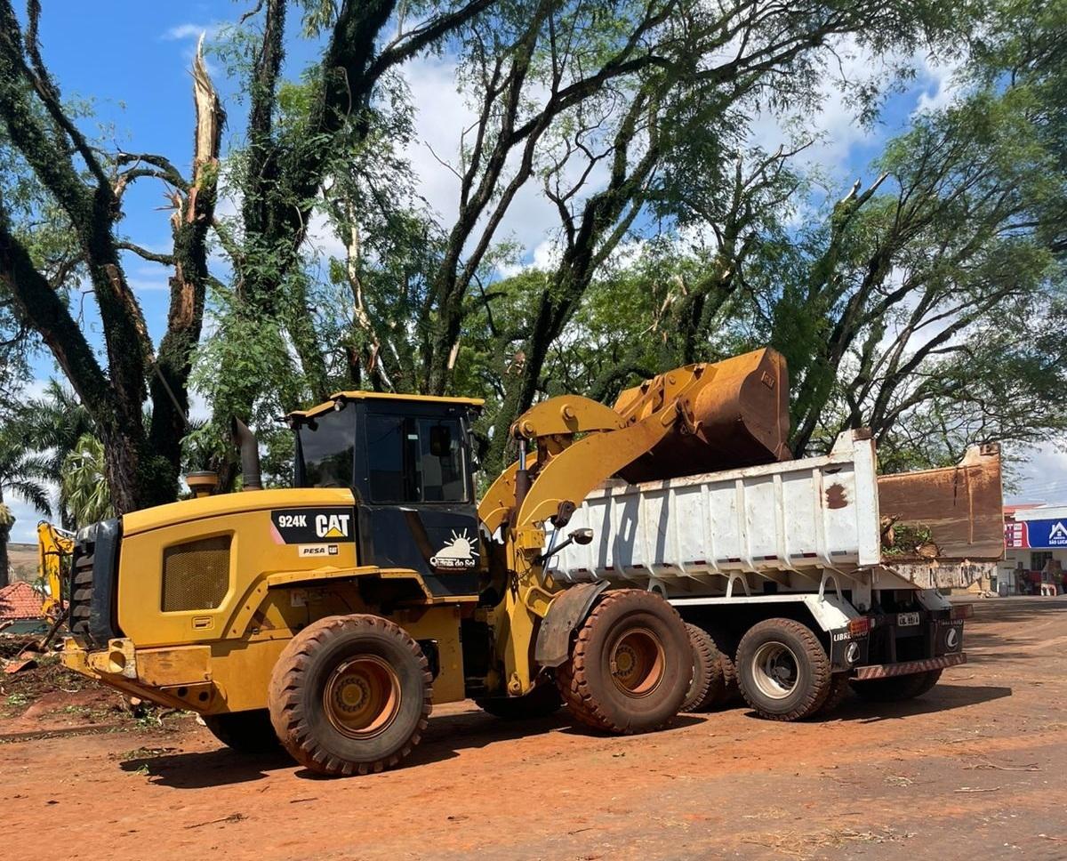 Quinta do Sol mobiliza força-tarefa após temporal de granizo; Prefeitura de Fênix envia apoio e 40 voluntários do MST reforçam ajuda