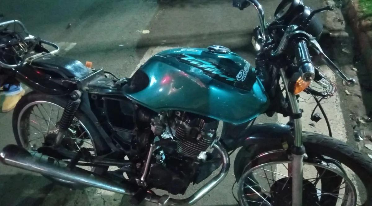VALE DO IVAÍ: Acidente revela moto clonada e cheia de irregularidades em Jandaia do Sul; condutor era um adolescente de 16 anos e ficou ferido