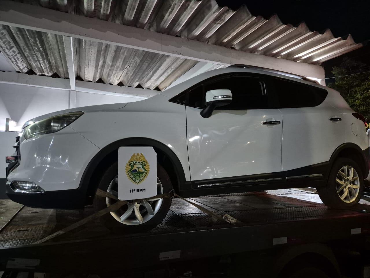 CAMPO MOURÃO: Carro furtado em Curitiba é encontrado abandonado com marcas de tiros na rodovia PR 487