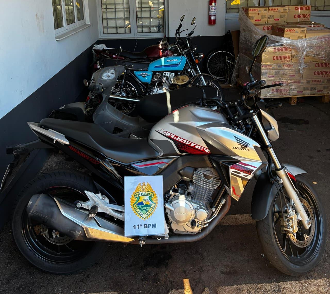 CAMPO MOURÃO: PM aborda moto em alta velocidade e constata indícios de adulteração, no Jardim Flórida