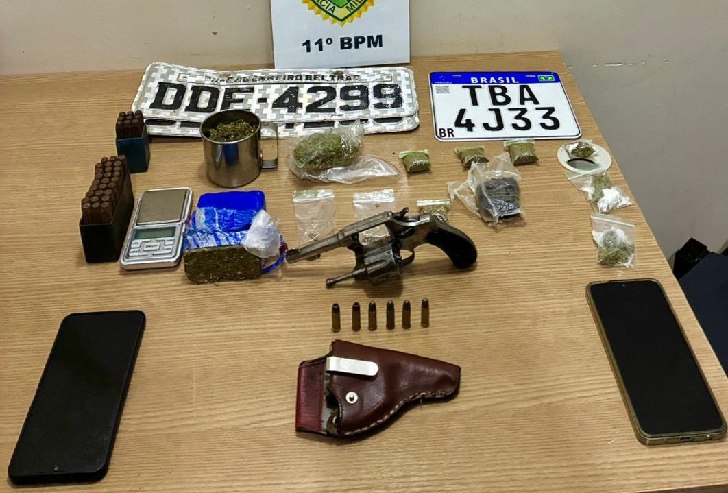 CAMPO MOURÃO: PM desarticula ponto de tráfico no Jardim Aeroporto e apreende drogas, arma e moto furtada