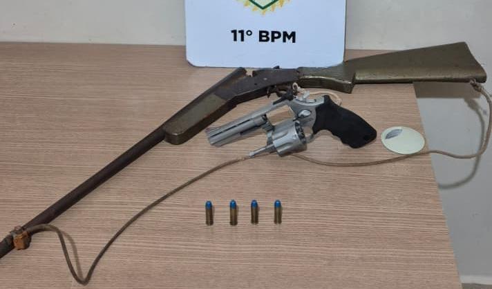 CAMPO MOURÃO: Polícia Militar apreende armas após ameaça em caso de violência doméstica no distrito de Piquirivai; suspeito foi preso em flagrante
