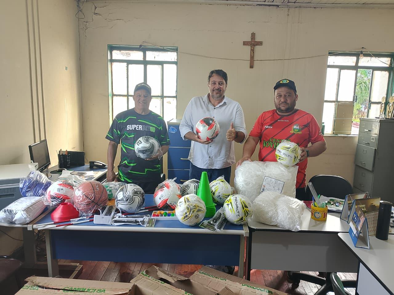 Fênix recebe kit esportivo do Governo do Estado e reforça apoio ao esporte de base