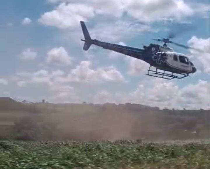 ACIDENTE ENTRE BARBOSA FERRAZ E FÊNIX: Motociclista é socorrido de helicóptero após colisão com Hilux na região da Paineirinha