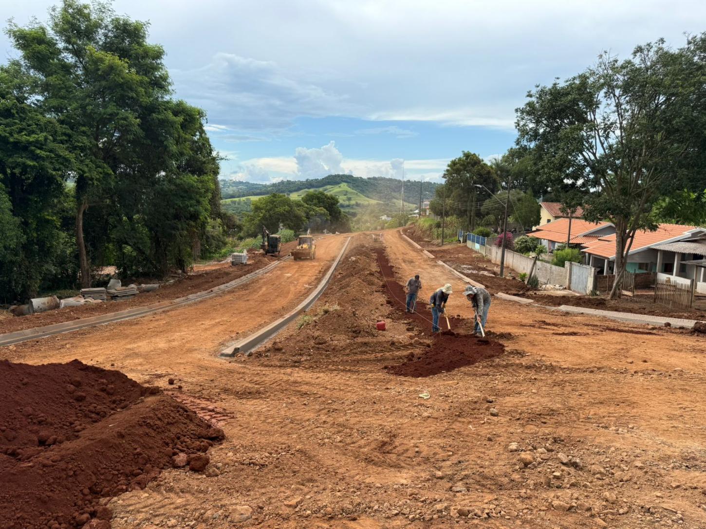 BARBOSA FERRAZ: Obras de pavimentação na Vila Mineira avançam e vão mudar o visual da região