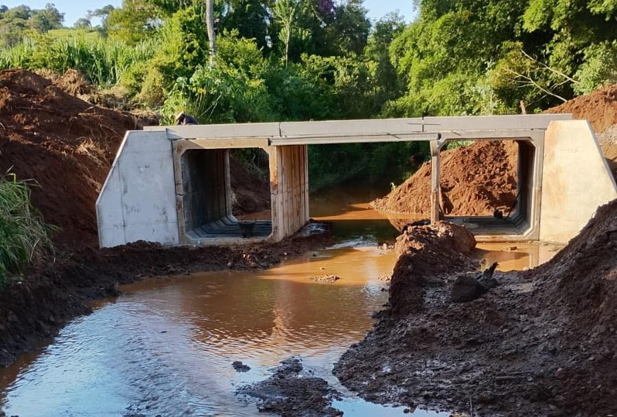 BARBOSA FERRAZ: Ponte de concreto na região da propriedade da família Bispo, no Poço Azul, será entregue até sexta-feira, 30