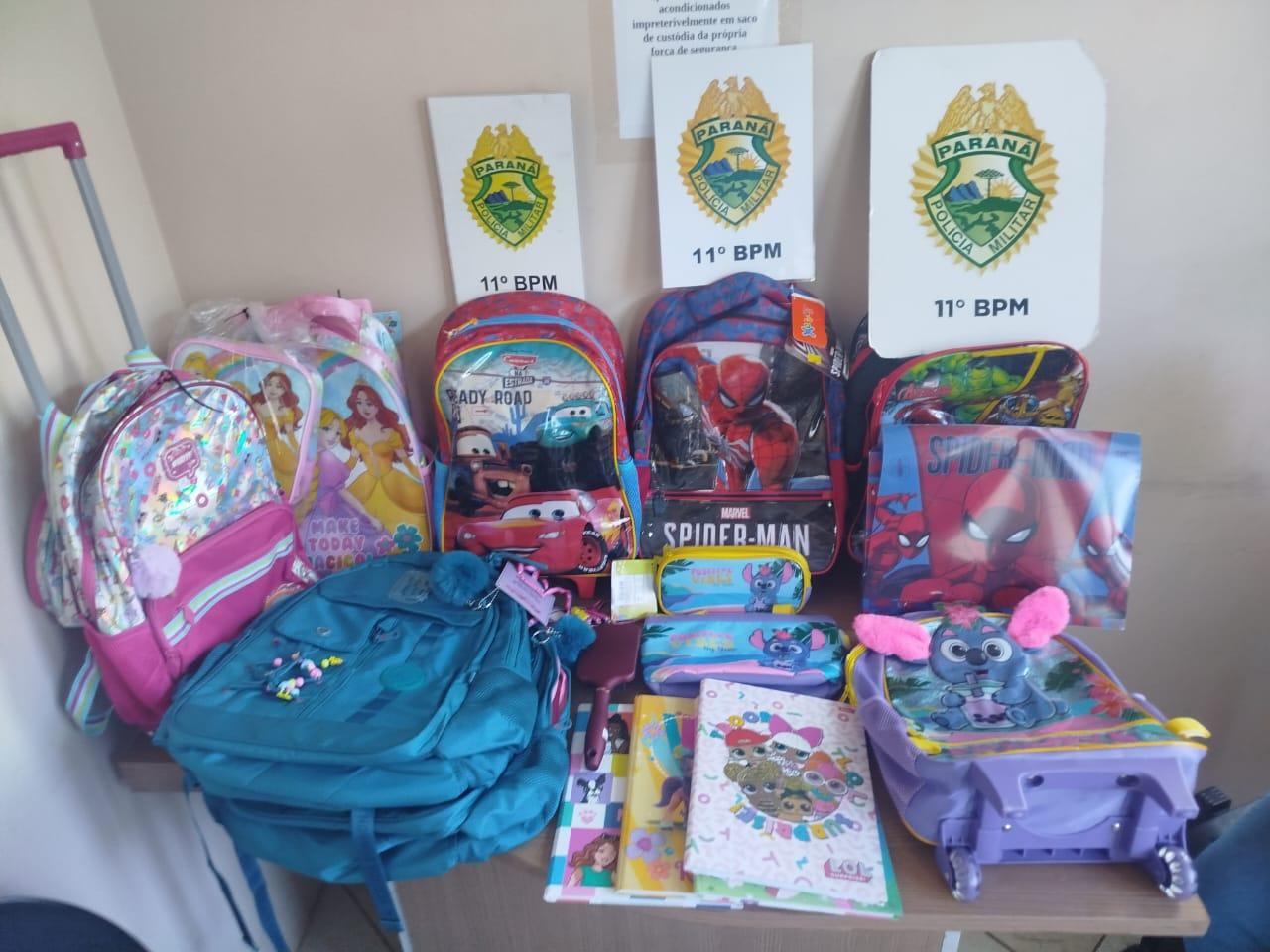 CAMPO MOURÃO: Dupla é presa com mochilas, materiais escolares e perfumaria furtados em lojas no centro da cidade