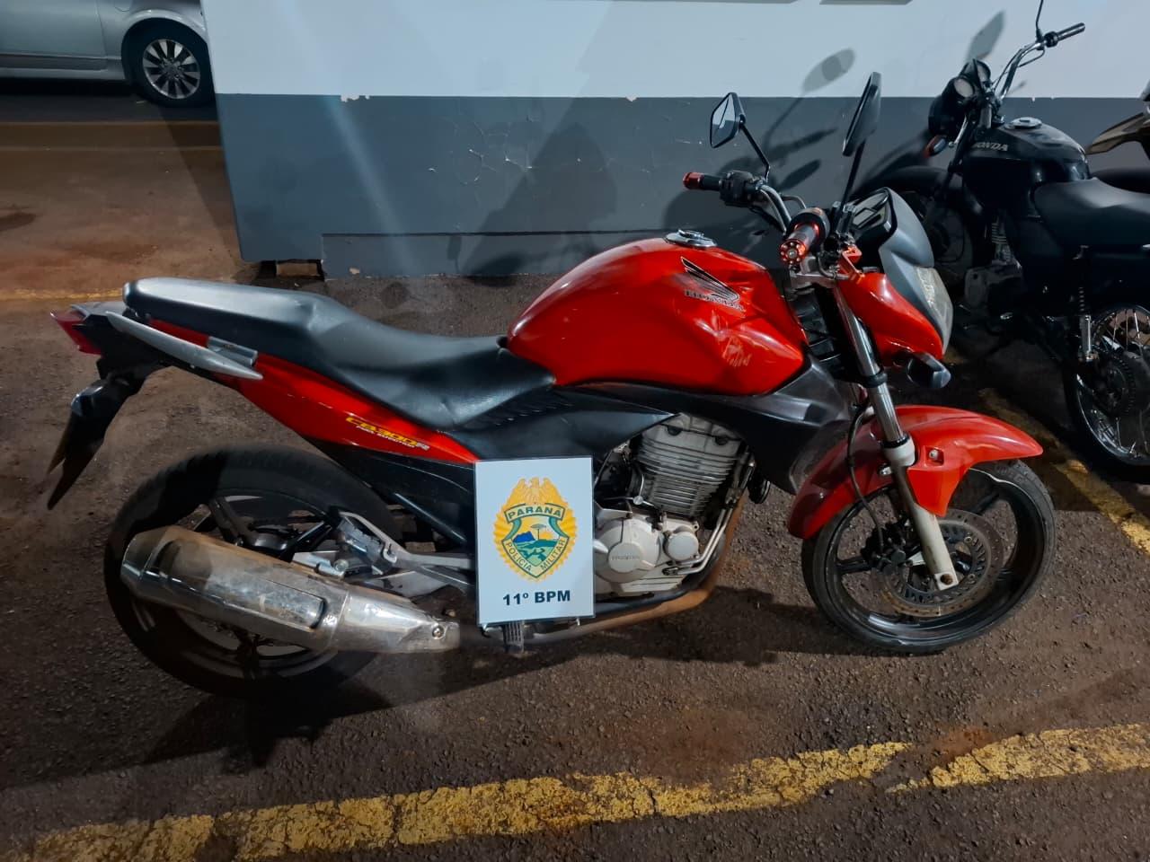 CAMPO MOURÃO: PM prende motociclista com placa adulterada no Jardim Lar Paraná