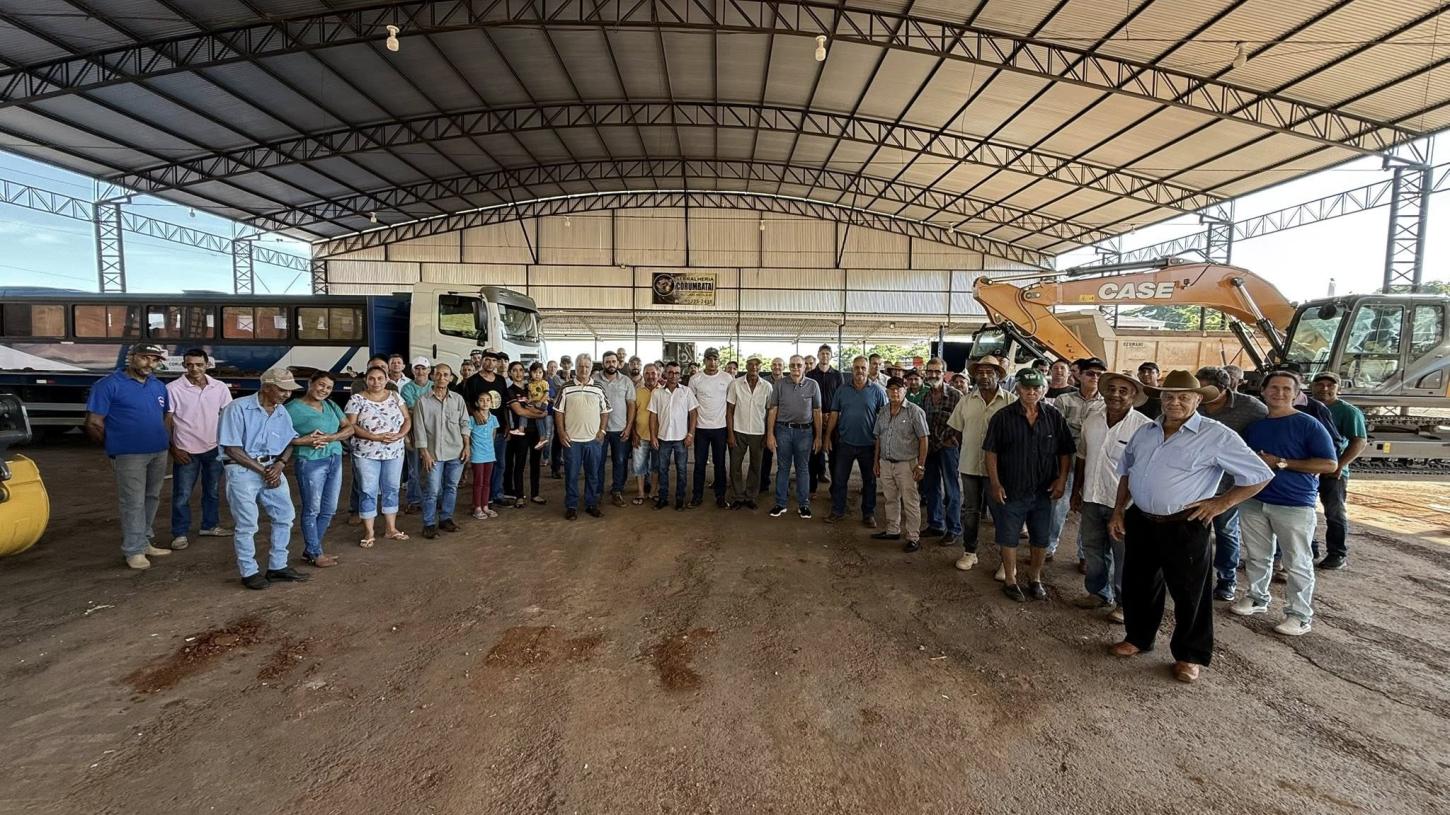CORUMBATAÍ DO SUL: Prefeito Xandão realiza a entrega de 50 toneladas de fertilizantes a agricultores familiares; uma tonelada para cada produtor rural