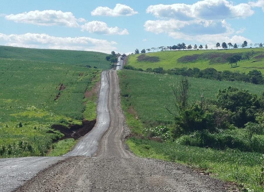 Estrada Barbosa Ferraz a Ourilândia segue interditada para avanço das obras de asfalto; empresa reiniciou serviço a partir do distrito