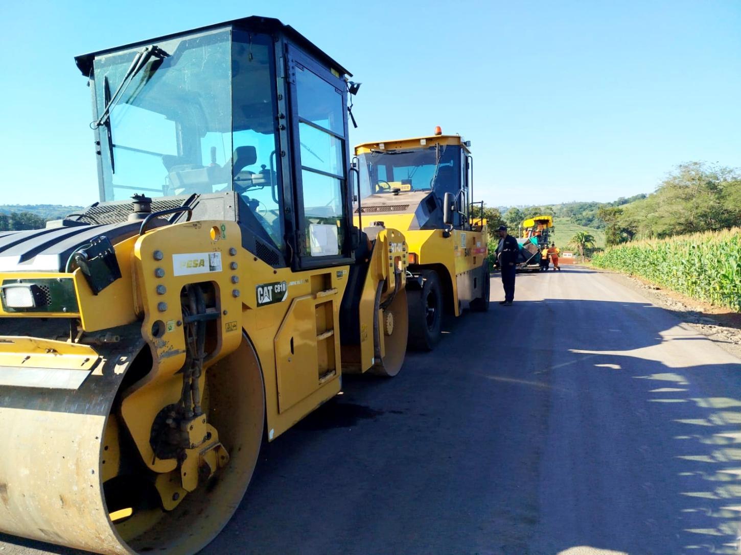 Estrada entre Barbosa Ferraz e Ourilândia fica interditada para avanço de obra de asfalto
