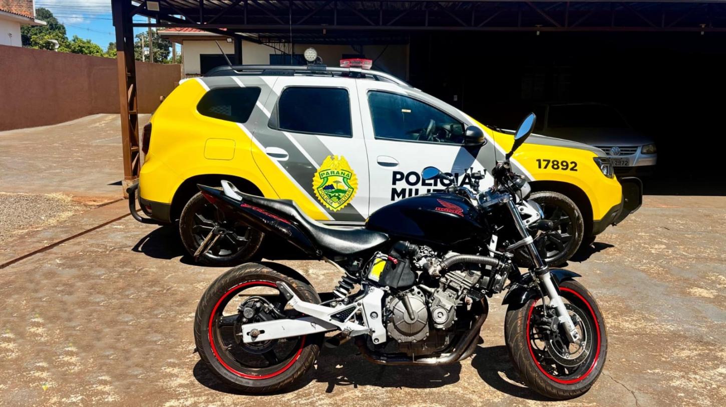 FÊNIX: Motociclista é autuado por direção perigosa na entrada da cidade e teve moto apreendida
