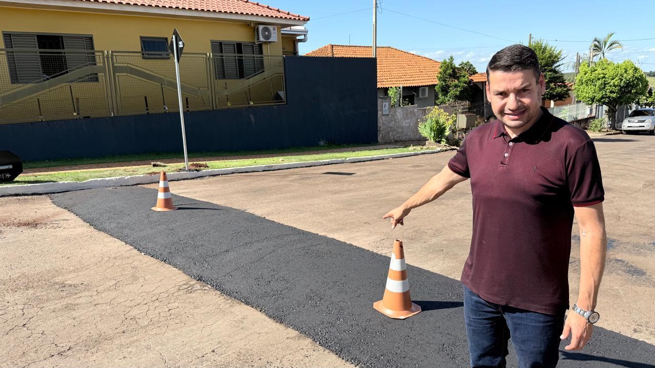 Prefeitura de Engenheiro Beltrão instala redutores de velocidade em pontos críticos da cidade