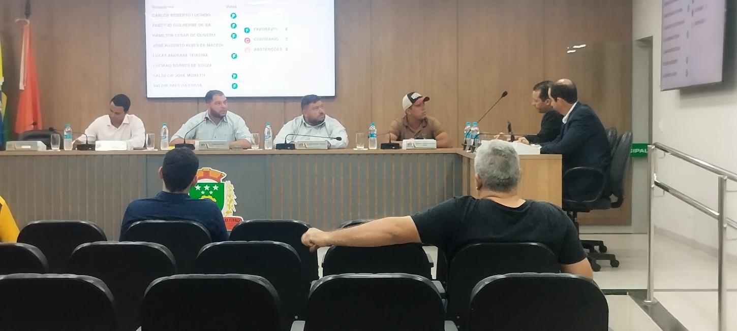 Câmara de Barbosa Ferraz aprecia vetos, apresenta novo projeto e aprova requerimento sobre cestas básicas