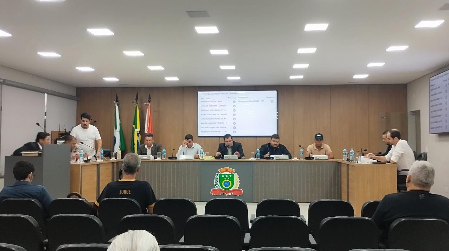 Câmara de Barbosa Ferraz aprova reajustes, criação de vagas e IPTU Premiado em sessão desta segunda-feira