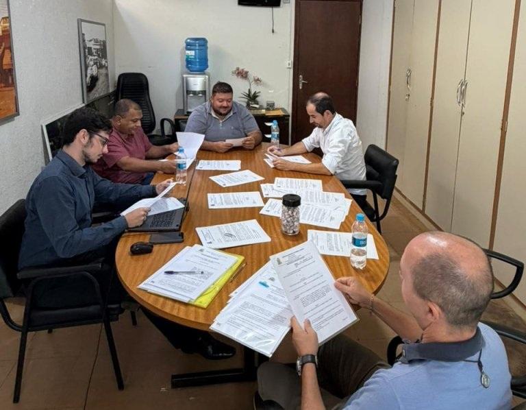 Comissões da Câmara de Barbosa Ferraz analisaram projetos do Executivo em regime de urgência