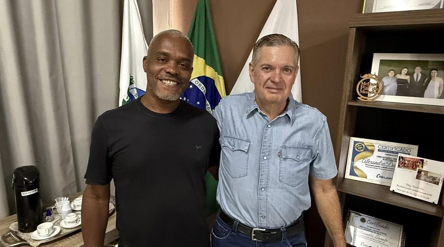 CORUMBATAÍ DO SUL: Padre Denis visita o prefeito Xandão e equipe após assumir como pároco da Igreja São Pedro