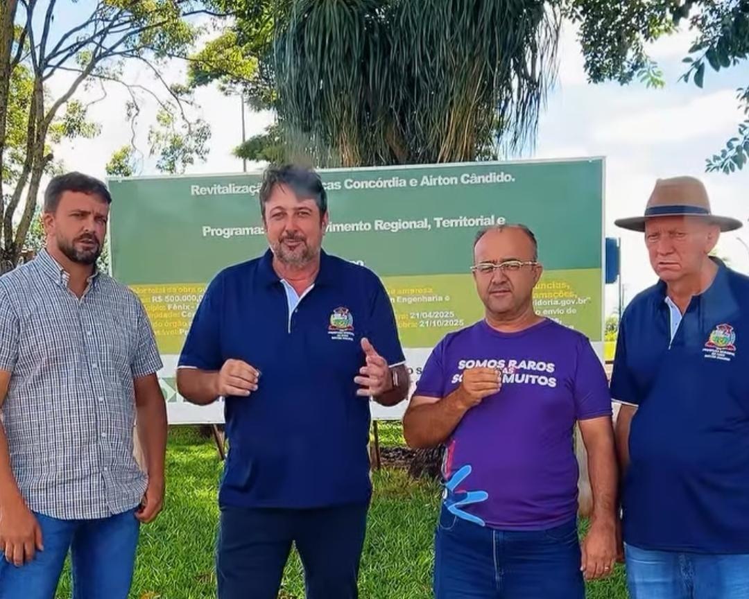 FÊNIX: Júnior Molina vistoria obras de revitalização de praças na cidade; prefeito recepcionou representante de Ricardo Barros