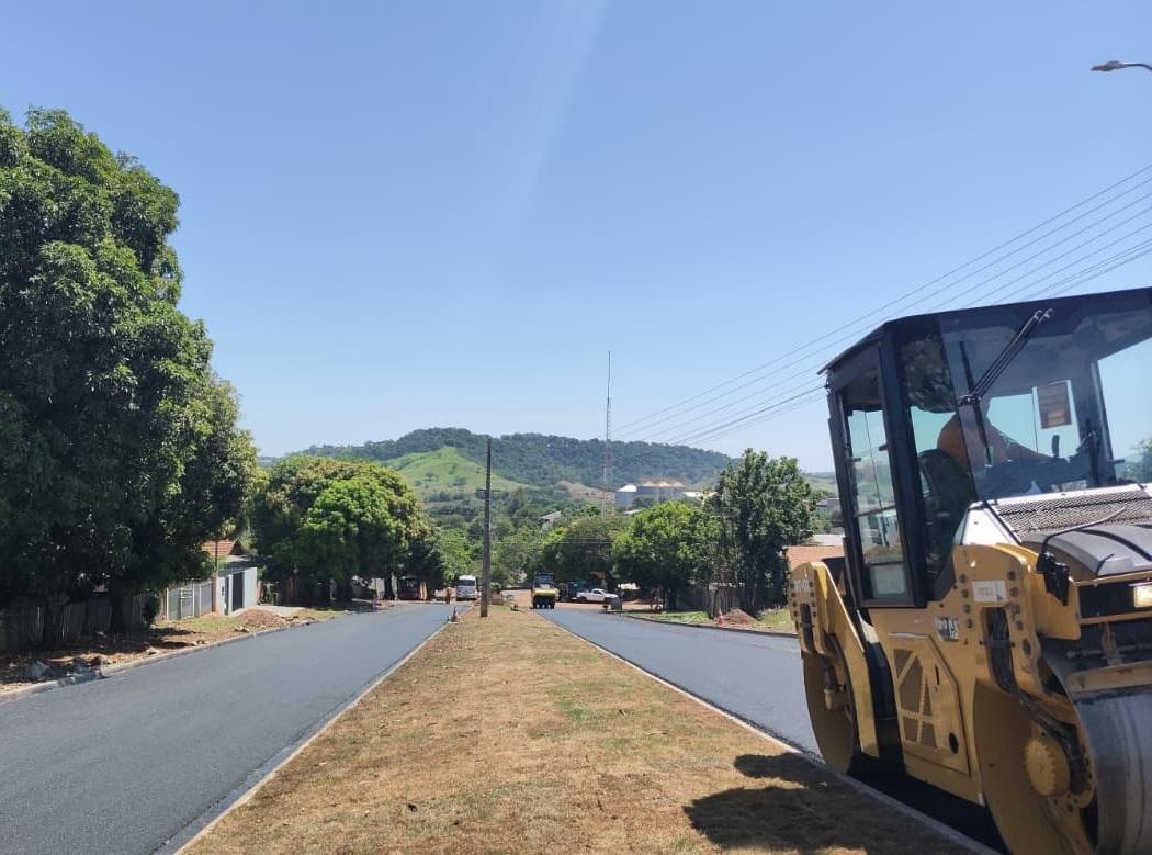 BARBOSA FERRAZ: Obra de asfalto na Vila Mineira entra na reta final e deve ser finalizada neste sábado