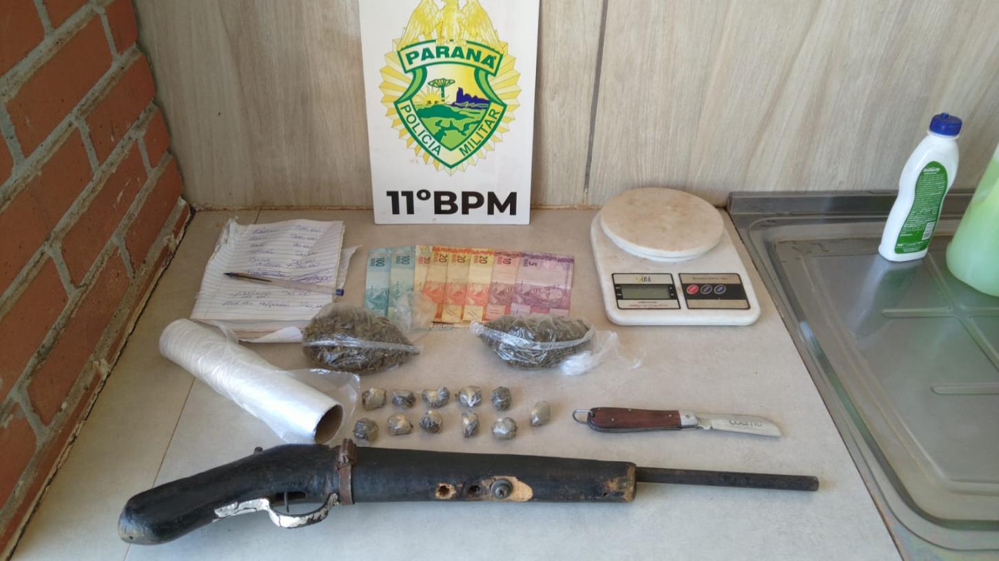 BARBOSA FERRAZ: PM prende homem por tráfico de drogas e posse de arma artesanal; com o suspeito foi encontrado um caderno com anotações de nomes de várias pessoas 