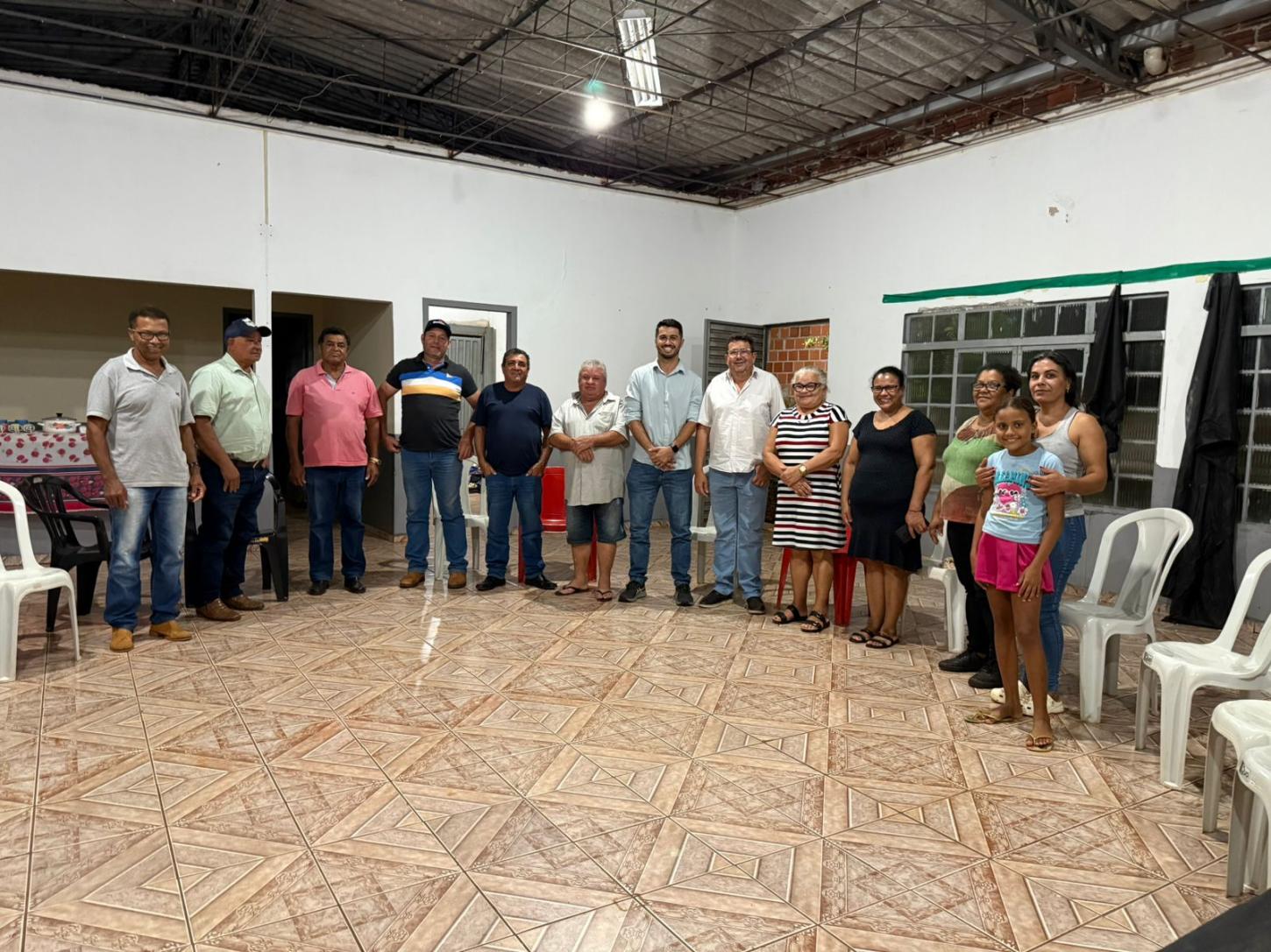 BARBOSA FERRAZ: Prefeito Carlos Caxão participa de reunião com moradores no distrito de Ourilândia