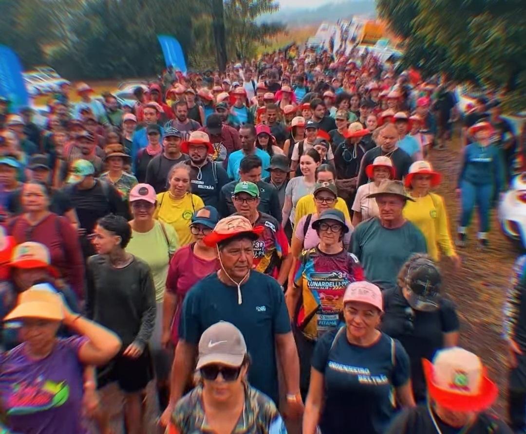 Barbosa Ferraz reúne mais de mil pessoas na Caminhada na Natureza em evento de grande sucesso; recorde de inscritos no Ecobooking