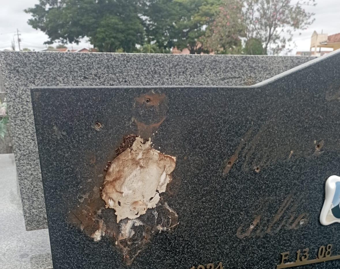 BARBOSA FERRAZ: Vândalos invadem cemitério municipal e furtam itens metálicos