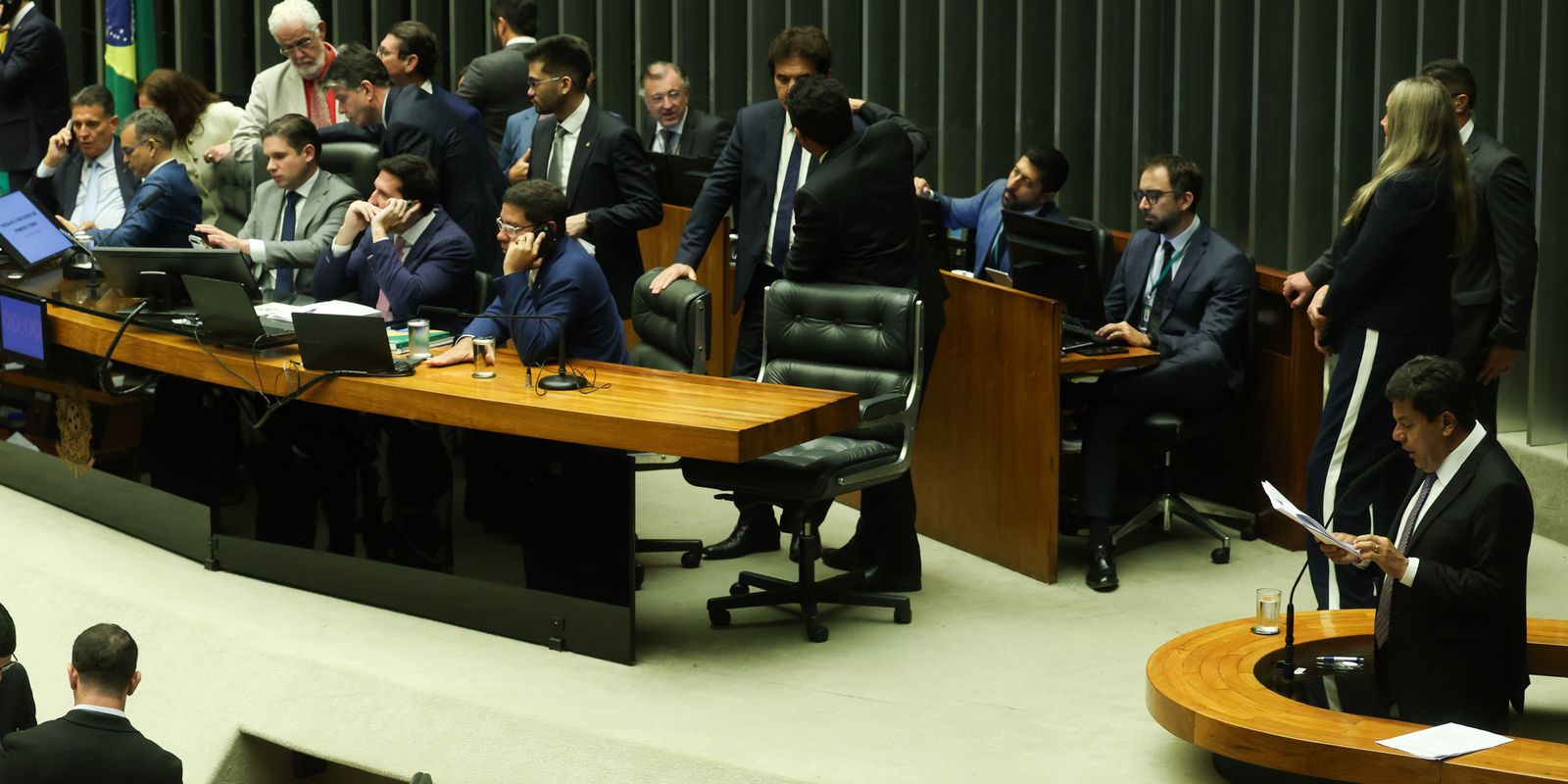 Câmara aprova em segundo turno a PEC da segurança pública