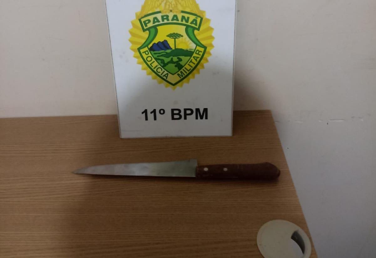 CAMPO MOURÃO: Homem é detido após ameaçar familiares com faca na Vila Urupês