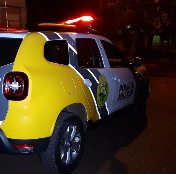 CAMPO MOURÃO: PM prende dois foragidos da Justiça, um homem e uma mulher, durante patrulhamento na cidade