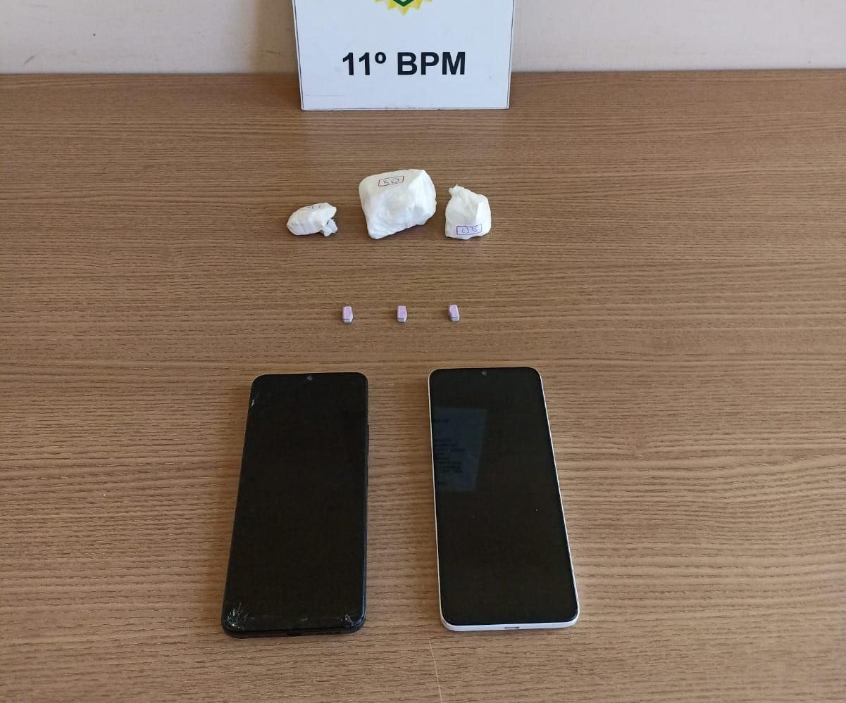 CAMPO MOURÃO: PM prende suspeito com cocaína e ecstasy no centro da cidade
