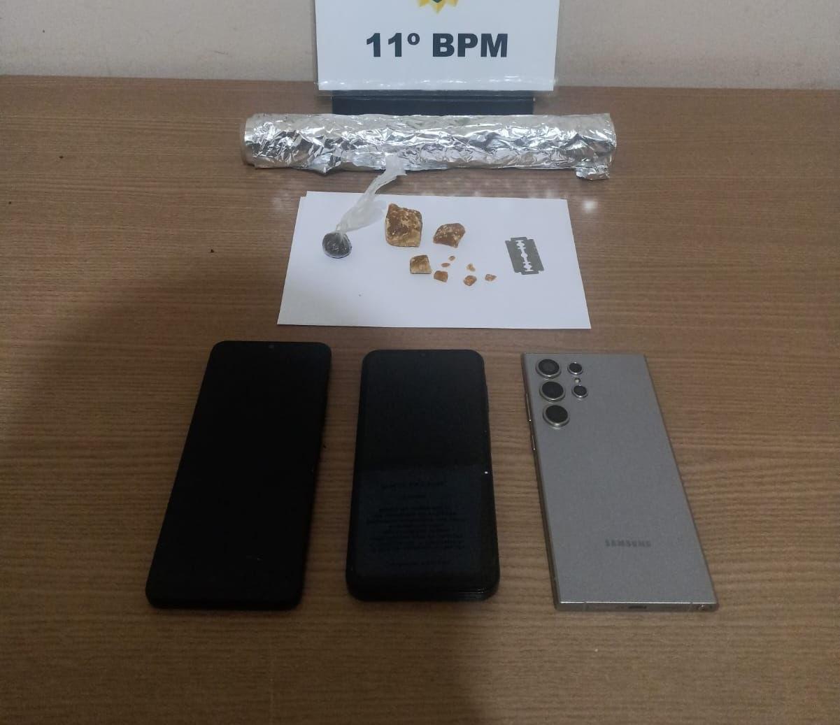 CAMPO MOURÃO: Polícia Militar prende dois homens e apreende drogas e celular furtado durante ação no Jardim Tropical