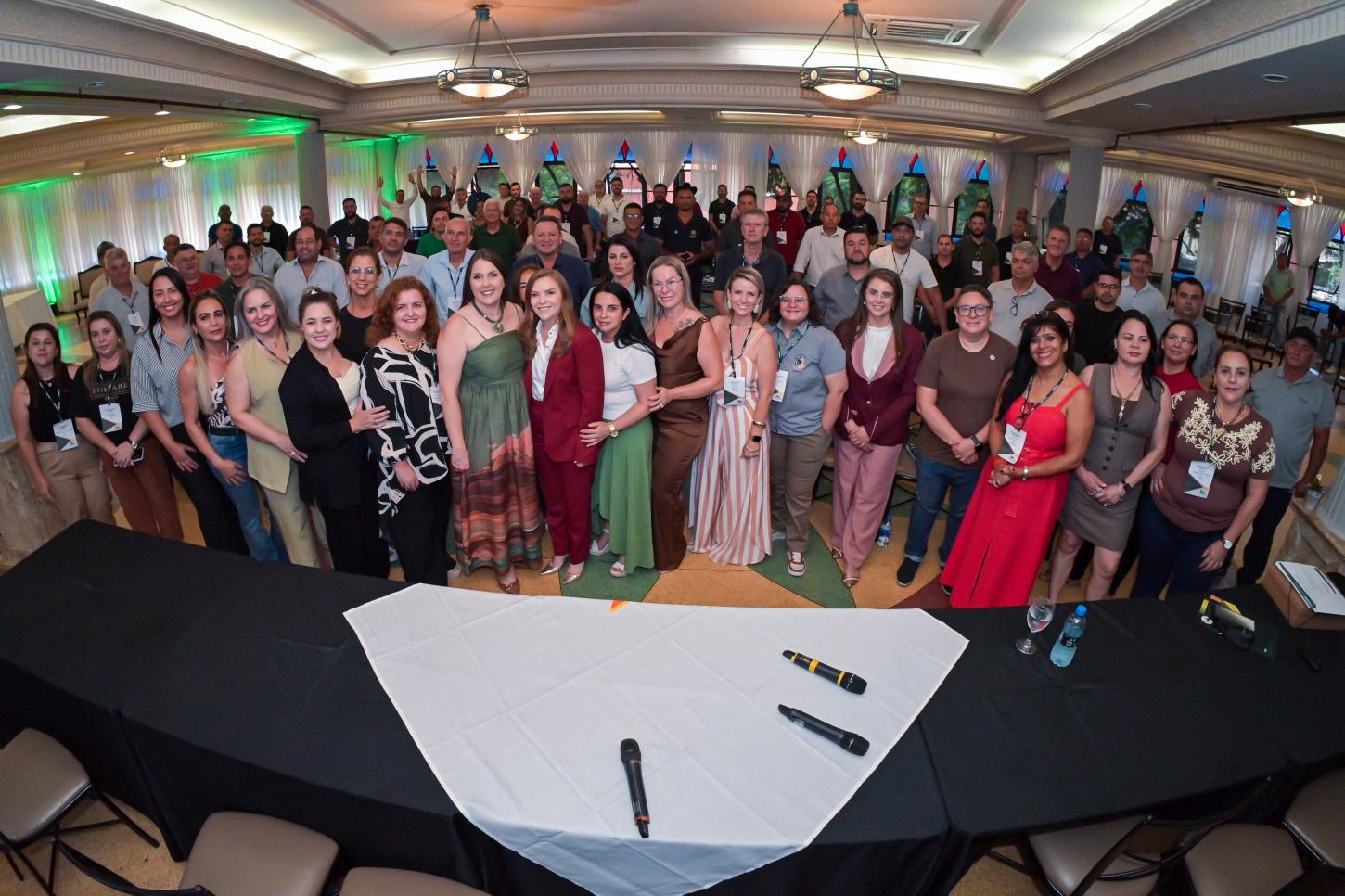 Congresso da UVEPAR reúne autoridades do Judiciário, Executivo e fortalece o legislativo municipal no Paraná