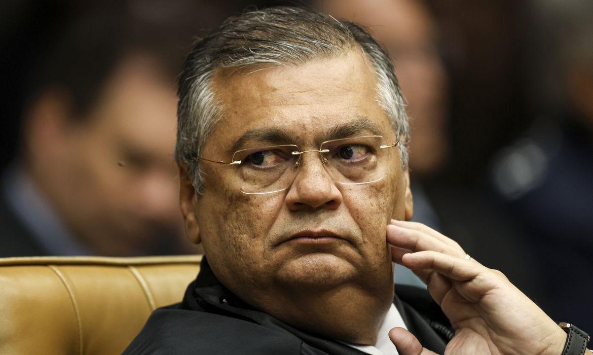 Dino acaba com a aposentadoria como punição a juízes que cometem crimes