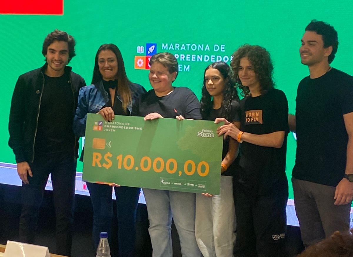 Estudantes de Barbosa Ferraz conquistam 1º lugar na Maratona Jovem de Empreendedorismo em São Paulo e recebem prêmio de R$ 10 mil reais