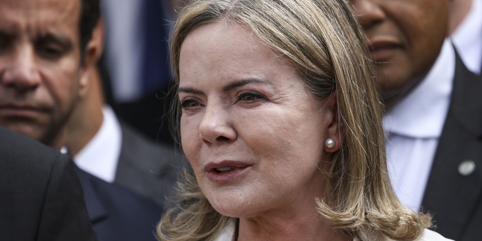 Gleisi Hoffmann confirma saída da Secretaria de Relações Institucionais
