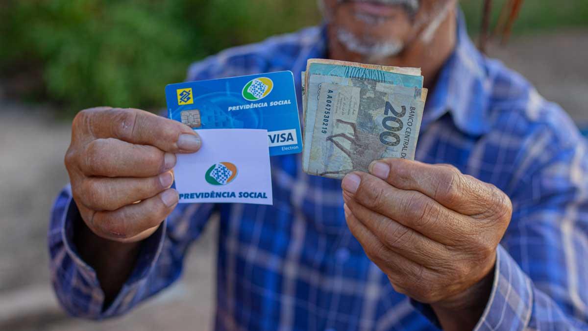 INSS antecipa 13º salário para abril e maio de 2026